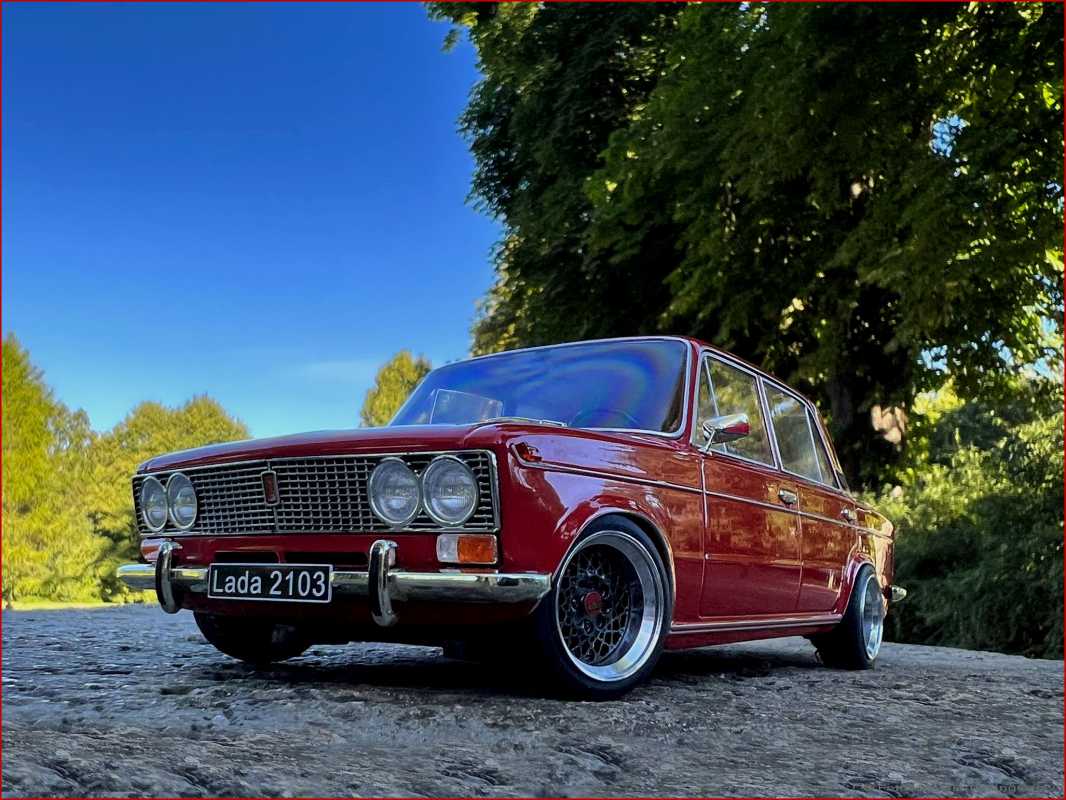 1:18 Lada 2103 / DDR Car - Red.Edition -